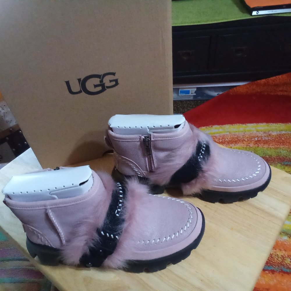 UGG